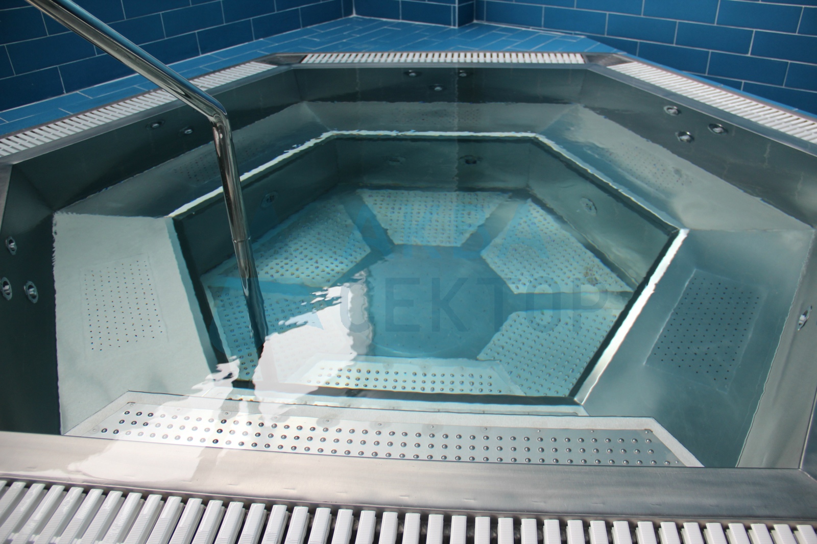 Hydro Massage Tub (SPA)  for 6 people